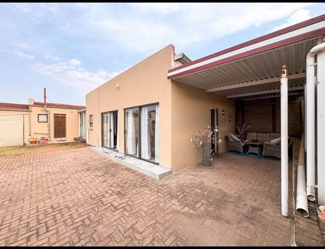 4 BEDROOM HOUSE FOR SALE IN WANNENBURGHOOGTE